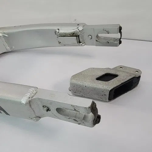 2005 1999-2006 YAMAHA TTR 250 Rear Swingarm Swing Arm Suspension Pivot OEM