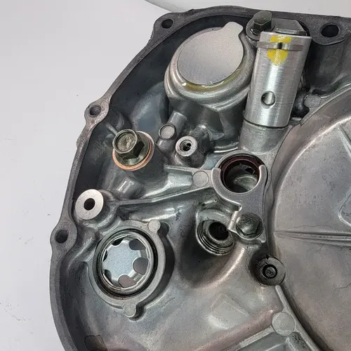 2005 1999-2006 YAMAHA TTR 250 Clutch Cover Right Side Case  5GF-15431-00-00 OEM