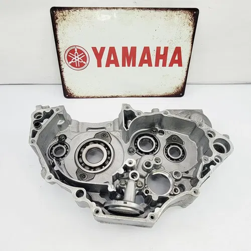 2003 2003-2005 Yamaha YZ450F YZ 450F Engine Crankcase Right Side Crank Case OEM