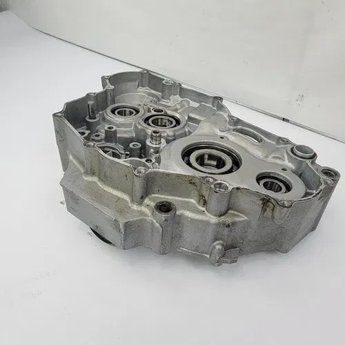 2003 2003-2005 Yamaha YZ450F YZ 450F Engine Crankcase Right Side Crank Case OEM