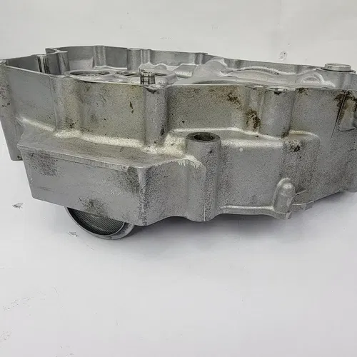 2003 2003-2005 Yamaha YZ450F YZ 450F Engine Crankcase Right Side Crank Case OEM