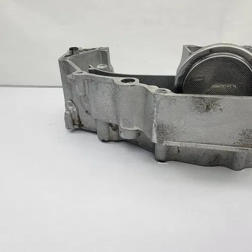 2003 2003-2005 Yamaha YZ450F YZ 450F Engine Crankcase Right Side Crank Case OEM