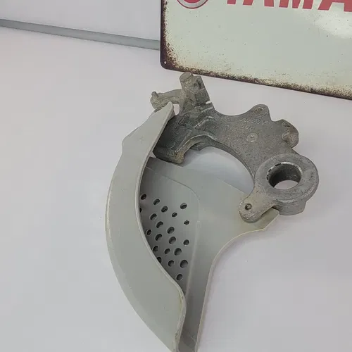 2001 99-01 WR250F YZ125 YZ426F YZ250F Rear Brake Caliper Mount Bracket And Guard