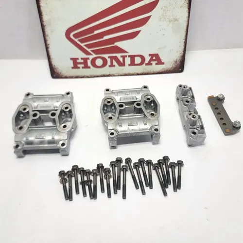 2018 Honda CBR600RR Camshaft Towers 2013-2019 Hold Down Caps Engine Cam Holders