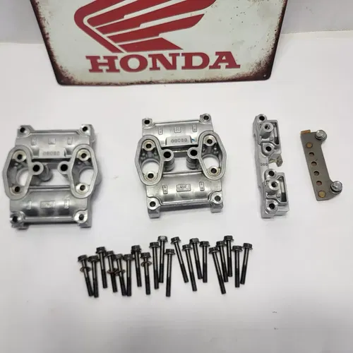 2018 Honda CBR600RR Camshaft Towers 2013-2019 Hold Down Caps Engine Cam Holders