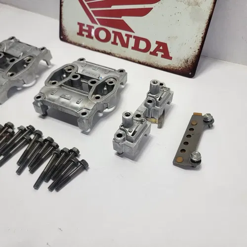 2018 Honda CBR600RR Camshaft Towers 2013-2019 Hold Down Caps Engine Cam Holders