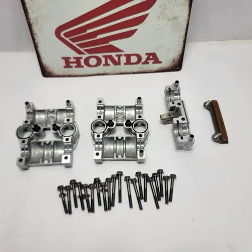2018 Honda CBR600RR Camshaft Towers 2013-2019 Hold Down Caps Engine Cam Holders