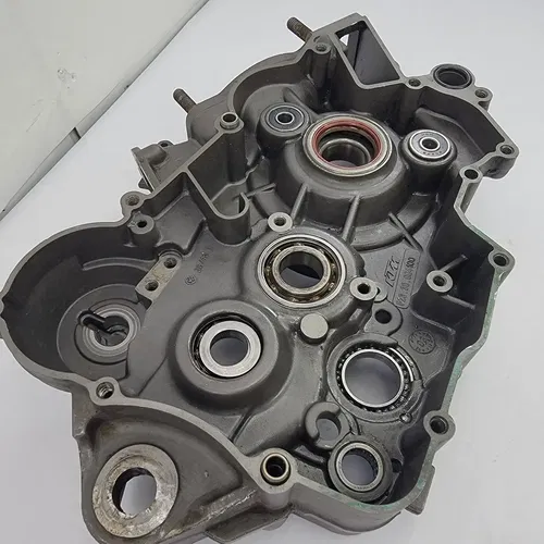 2001 1998-2001 KTM 125SX 125 SX 200 EXC Crankcase Right Engine Case OEM