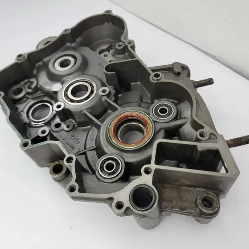 2001 1998-2001 KTM 125SX 125 SX 200 EXC Crankcase Right Engine Case OEM