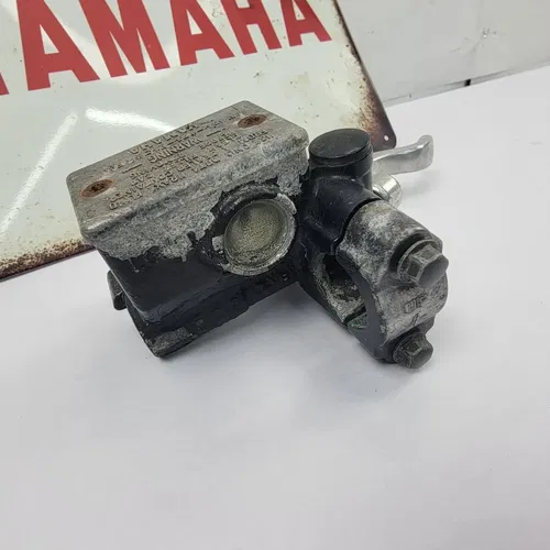 2005 2003-2006 YAMAHA TTR250 TTR 250 Front Brake Master Cylinder With Lever OEM