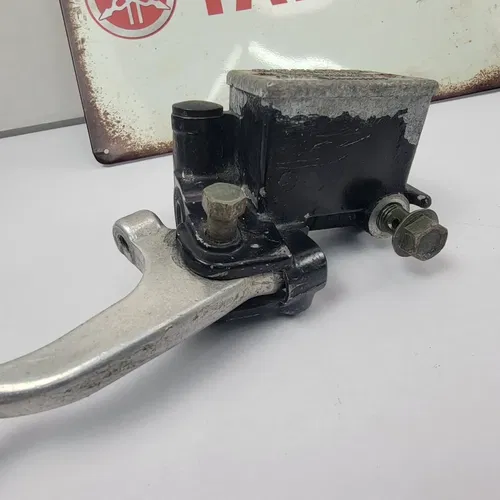 2005 2003-2006 YAMAHA TTR250 TTR 250 Front Brake Master Cylinder With Lever OEM