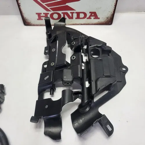 2015 2013-2023 HONDA CBR500R CB500F Ignition Coil Tray With Air Valve OEM