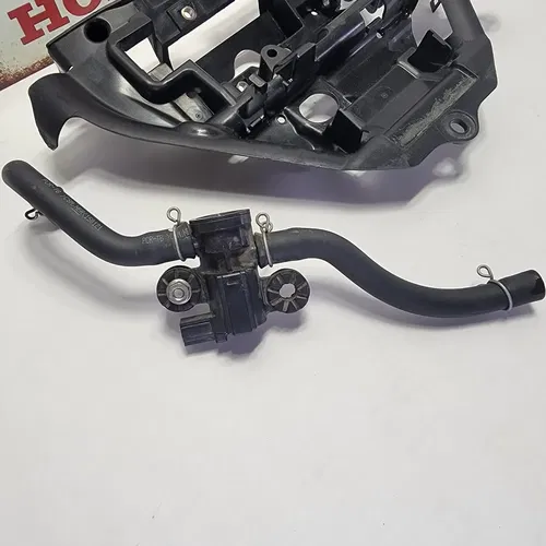 2015 2013-2023 HONDA CBR500R CB500F Ignition Coil Tray With Air Valve OEM