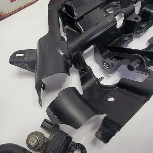2015 2013-2023 HONDA CBR500R CB500F Ignition Coil Tray With Air Valve OEM