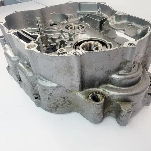 2005 1999-2006 YAMAHA TTR250 TTR 250 Engine Crankcase Right Case Bearing OEM