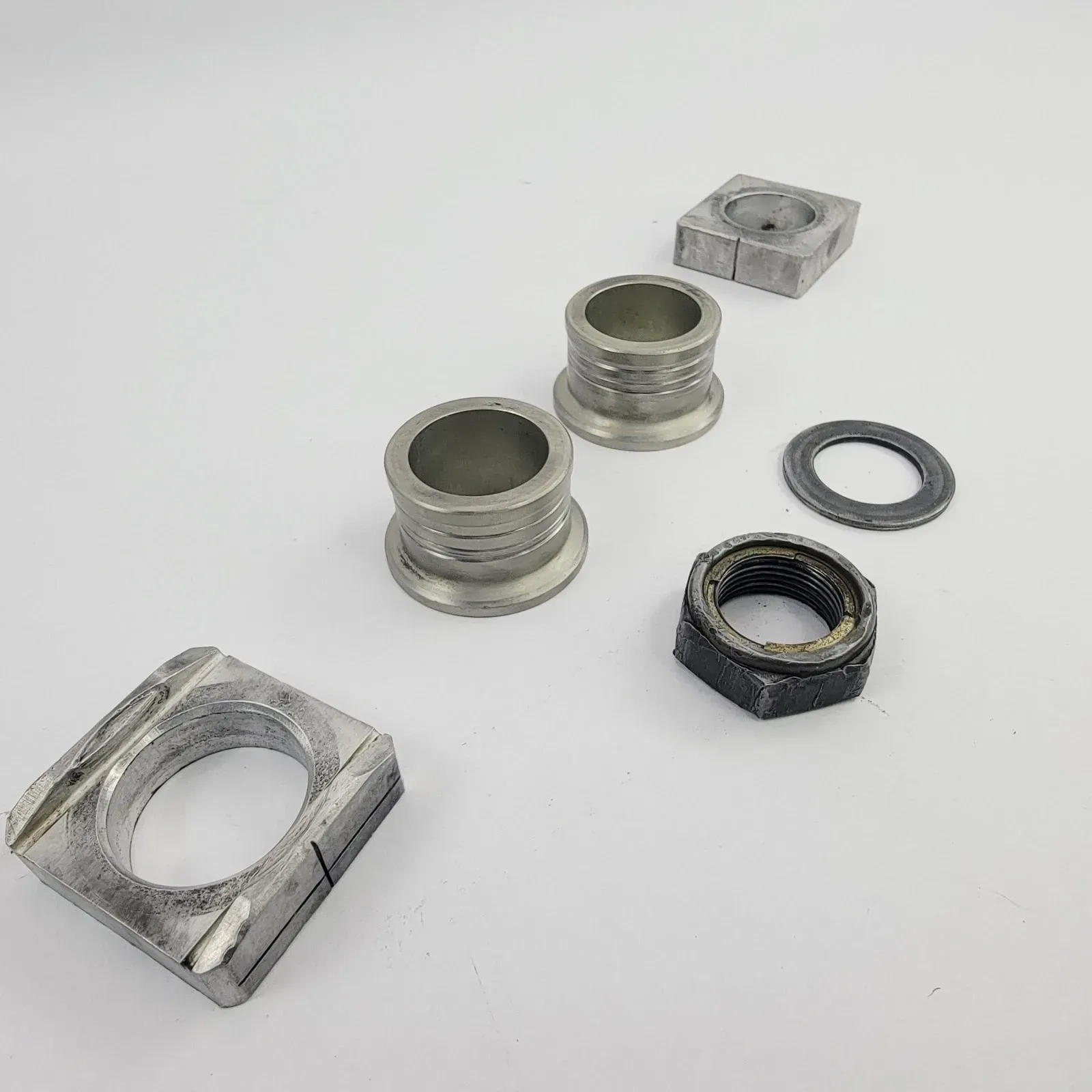 2008 02-08 HONDA CRF 250R CRF 450R Rear Wheel Axle Nut And Spacers 42301-KZ4-J40