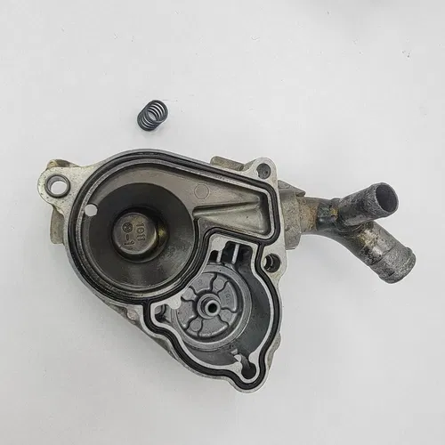 04-08 KAWASAKI KX250F 04-06 RMZ250 Inner Clutch Cover Water Pump 14032-0057 OEM