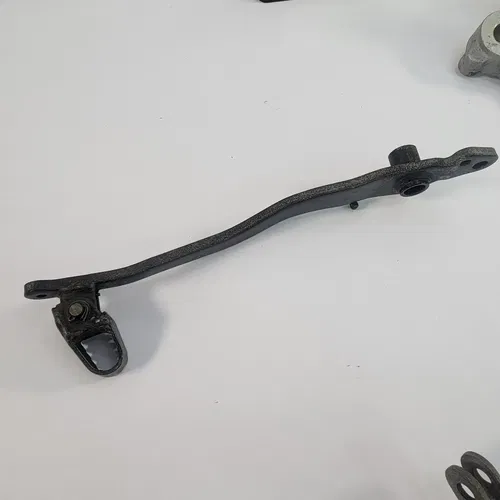 2005 1999-2006 YAMAHA TTR 250 Rear Brake Caliper Master Cylinder Pedal Assembly