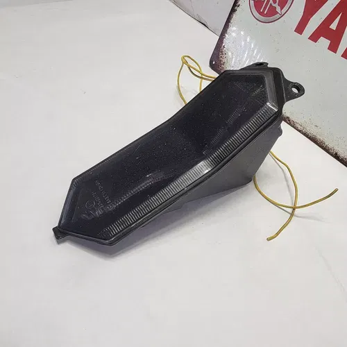 2016 YAMAHA YZF R1 Rear Taillight Back Brake Light Red Tested Good 2015-2019