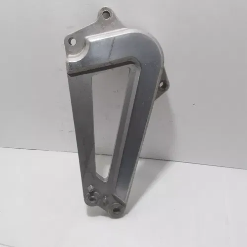 1982 YAMAHA XV 920 VIRAGO LEFT SIDE REAR FOOT PEG BRACKET OEM XV920 82