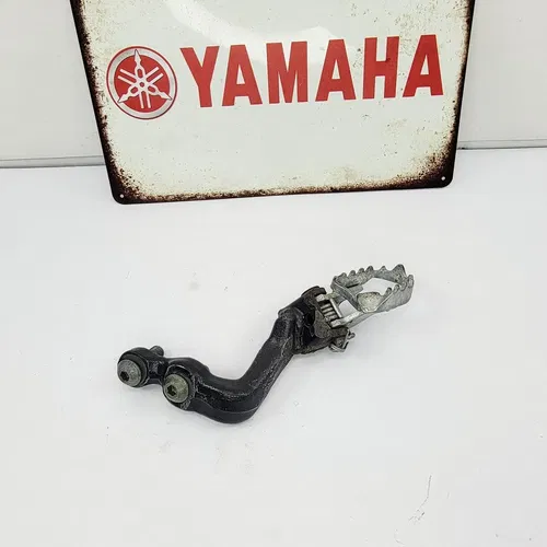 2005 1999-2006 YAMAHA TTR 250 TTR250 Foot Peg Right Foot Peg And Bracket OEM