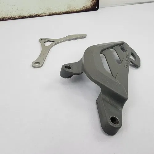 2003 2003-2006 Yamaha YZ450F WR450F Sprocket Chain Cover Guard Crank Case Saver