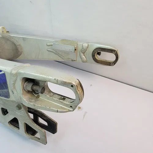2003 03-04 YAMAHA YZ250F WR250F WR450F Swing Arm Swingarm Suspension Support OEM