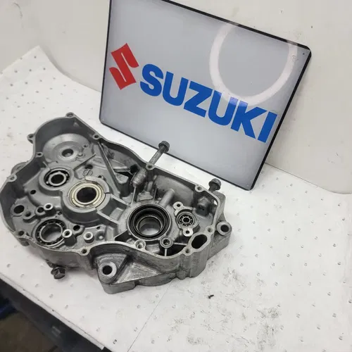 2001 2001-2002 Suzuki RM250 Crankcase Right Side Case Engine Suzuki RM250 OEM