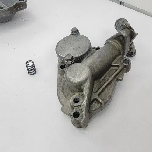 04-08 KAWASAKI KX250F 04-06 RMZ250 Inner Clutch Cover Water Pump 14032-0057 OEM