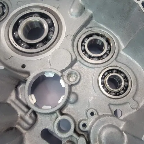 2005 1999-2006 YAMAHA TTR250 TTR 250 Engine Crankcase Right Case Bearing OEM