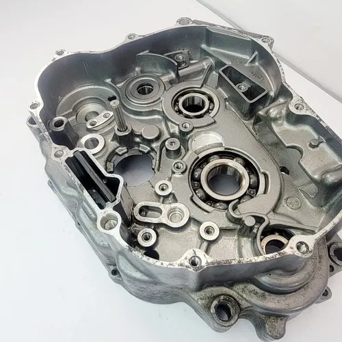 2005 1999-2006 YAMAHA TTR250 TTR 250 Engine Crankcase Right Case Bearing OEM