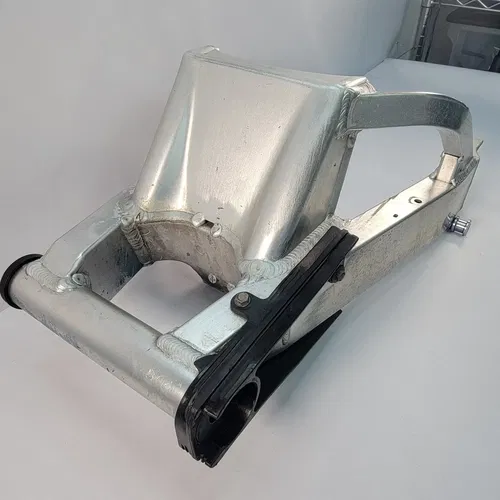 1997 96-99 Suzuki GSXR 750 Rear Swingarm Back Suspension Swing Arm 61000-33E10