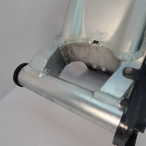 1997 96-99 Suzuki GSXR 750 Rear Swingarm Back Suspension Swing Arm 61000-33E10