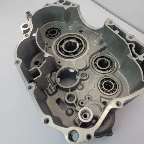 2005 1999-2006 YAMAHA TTR250 TTR 250 Engine Crankcase Right Case Bearing OEM