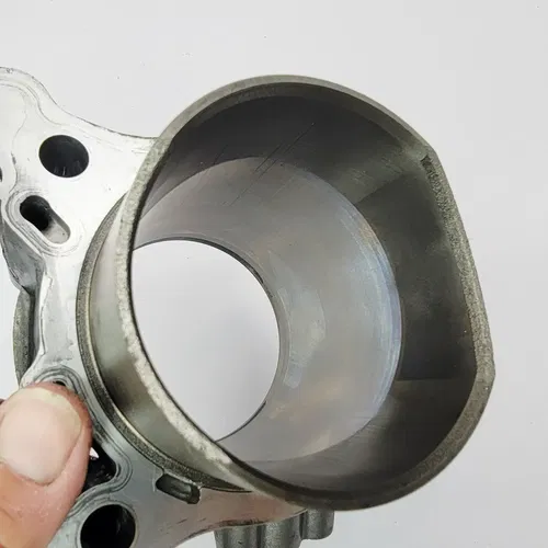 2001 99-02 Suzuki SV650 SV 650 Rear Cylinder And Piston 81mm 11220-20F20-0F0
