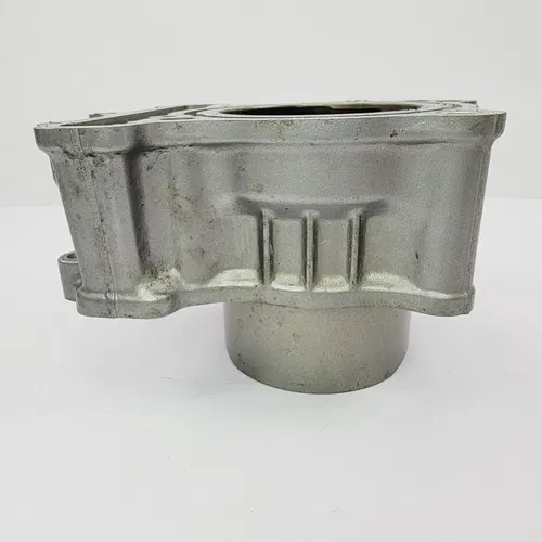 2001 99-02 Suzuki SV650 SV 650 Rear Cylinder And Piston 81mm 11220-20F20-0F0