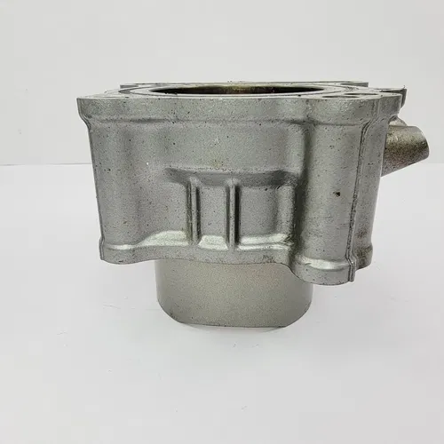 2001 99-02 Suzuki SV650 SV 650 Rear Cylinder And Piston 81mm 11220-20F20-0F0