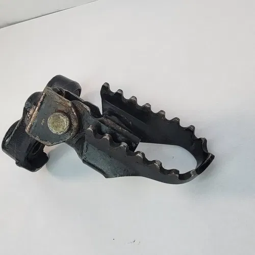 1992 1990-1999 Suzuki DR 350 DR 250 Left Foot Peg With Bracket Mount Pin Spring