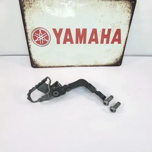 2005 1999-2006 YAMAHA TTR 250 TTR250 Foot Peg Right Foot Peg And Bracket OEM