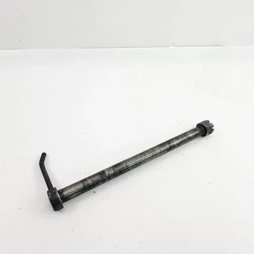 1981 1980-1981 Yamaha IT175 IT 175 Front Wheel Axle Pivot Bolt OEM