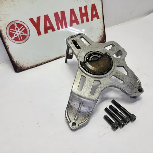 1980-1981 Yamaha XS850 XS 850 CRANKCASE CLUTCH SIDE BEARING HOUSING WITH BOLTS