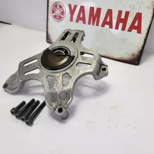 1980-1981 Yamaha XS850 XS 850 CRANKCASE CLUTCH SIDE BEARING HOUSING WITH BOLTS