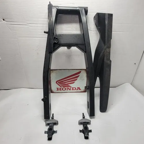 2015 2013-2018  HONDA CBR500R Swingarm With Chain Adjusters Rear Suspension Arm