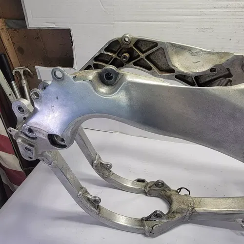 2008 2008-2009 Honda CRF250R CRF 250R CRF250 Frame Main Chassis Cradle Straight