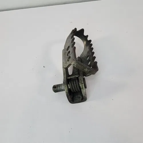 2005 1999-2006 YAMAHA TTR 250 TTR250 Foot Peg Left Side Foot Peg Pin Spring OEM