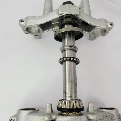 2005 00-07 Yamaha TTR125E TTR125L Triple Clamp Triple Tree Stem Clamps OEM