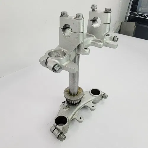 2005 00-07 Yamaha TTR125E TTR125L Triple Clamp Triple Tree Stem Clamps OEM