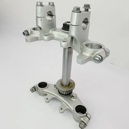 2005 00-07 Yamaha TTR125E TTR125L Triple Clamp Triple Tree Stem Clamps OEM