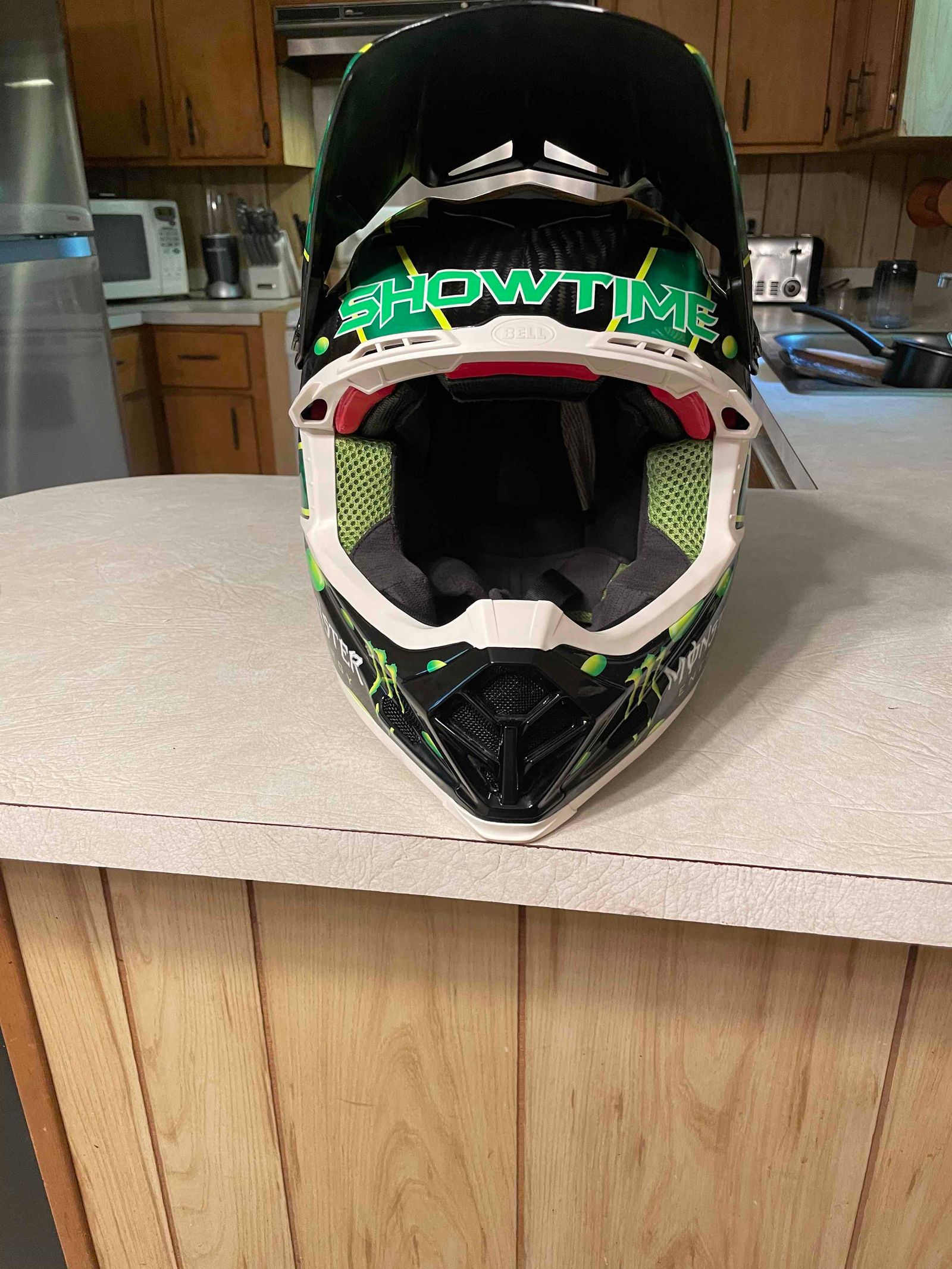 Bell monster helmet top