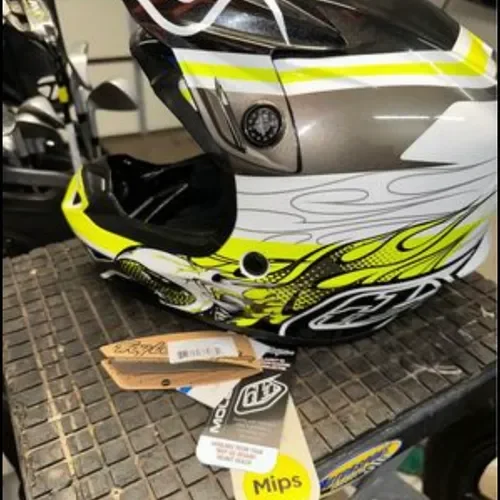Troy Lee Se4 MIPS (skooly Yellow) 
Youth Large 